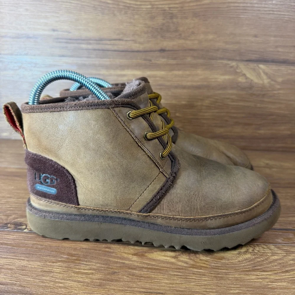 UGG Neumel‎ II Weather Boot Youth Size 4 Leather Winter Shoes Snow Boots